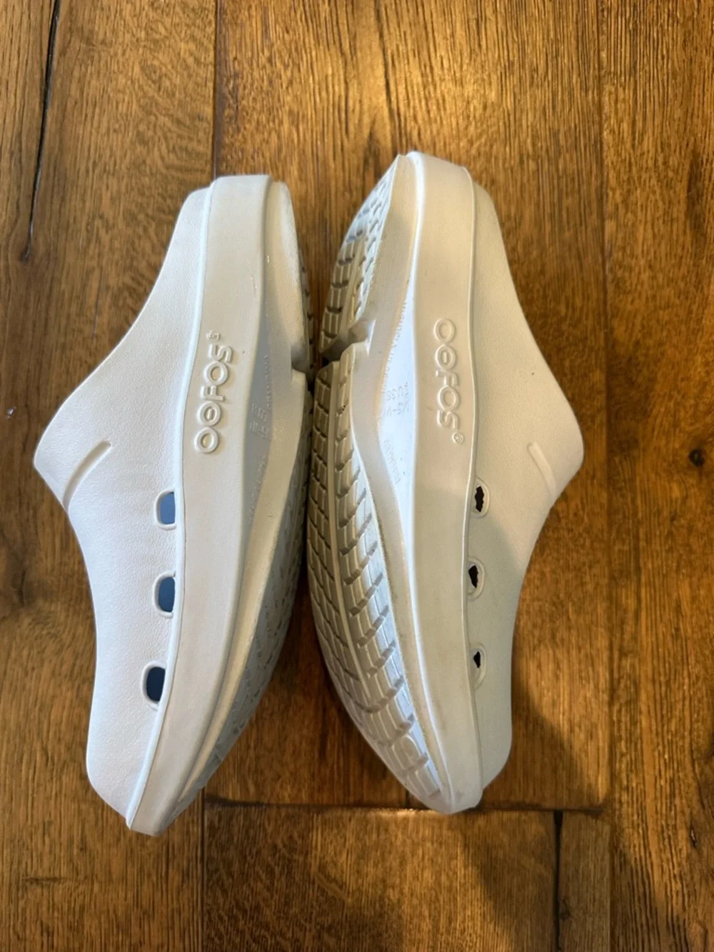 OOFOS - Picture 2 of 13